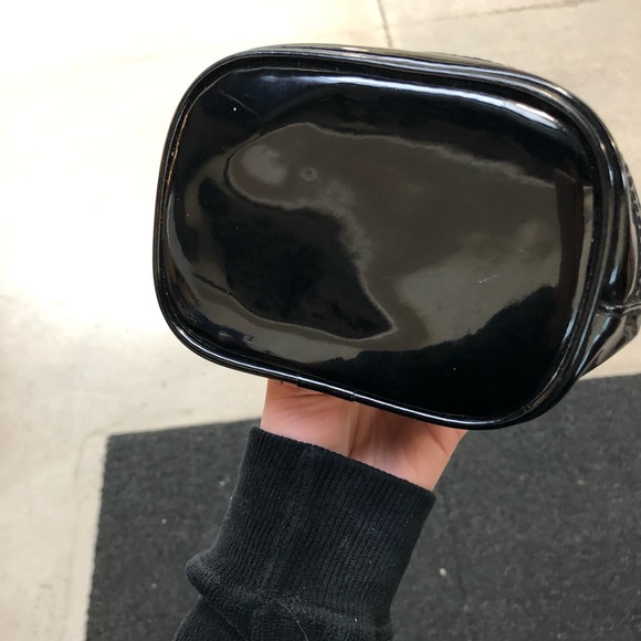 Tory Burch patent black leather cosmetic case - Picture 4 of 6
